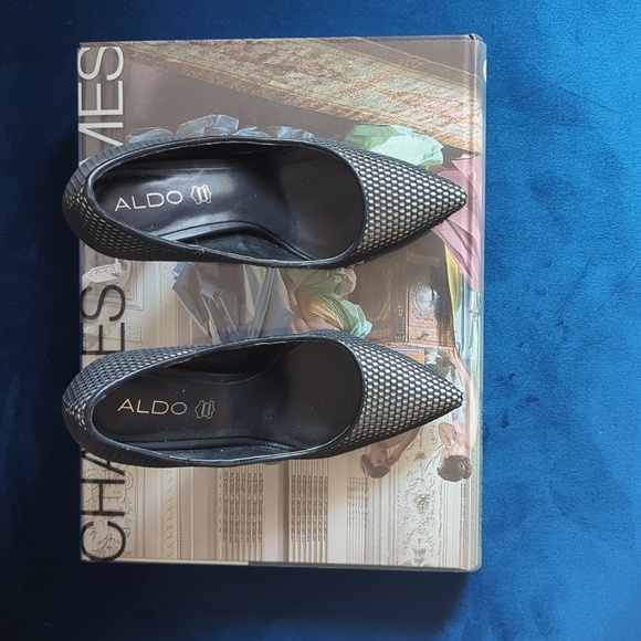 Aldo White With Black Mesh Pumps size 6.5 (37) - Picture 6 of 7